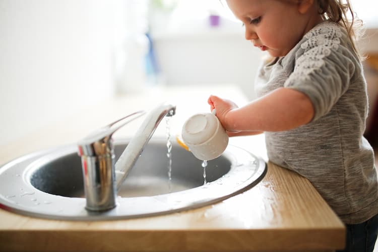 Les lavabos Montessori : un guide complet pour favoriser l